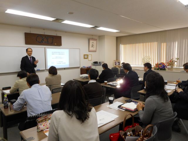 ヒーズ株式会社の岩井徹朗です。